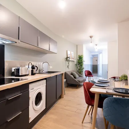 Centre: 2bed 2bath Apartment! Appartamento *