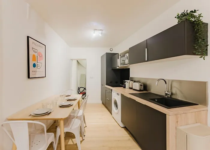 Centre: 2bed 2bath Apartment! * 里尔