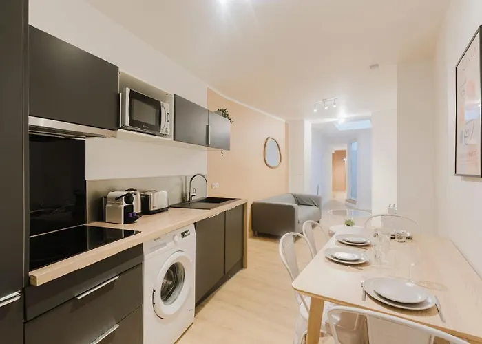 Centre: 2bed 2bath Apartment! * 里尔