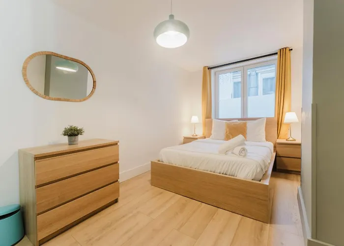 Lejlighed Centre: 2bed 2bath Apartment!