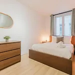 Centre: 2bed 2bath Apartment!