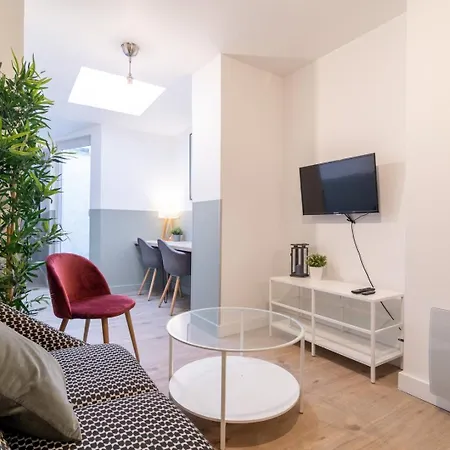 Centre: 2bed 2bath Apartment! 아파트 릴