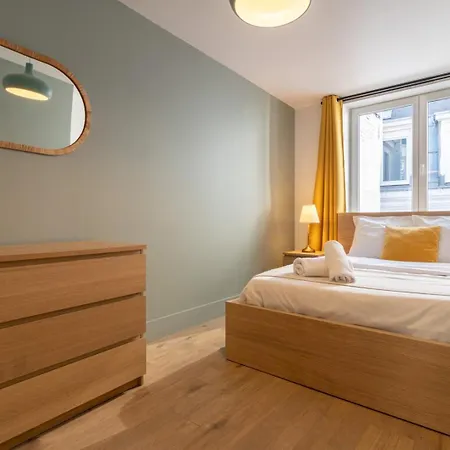 Centre: 2bed 2bath Apartment! 릴