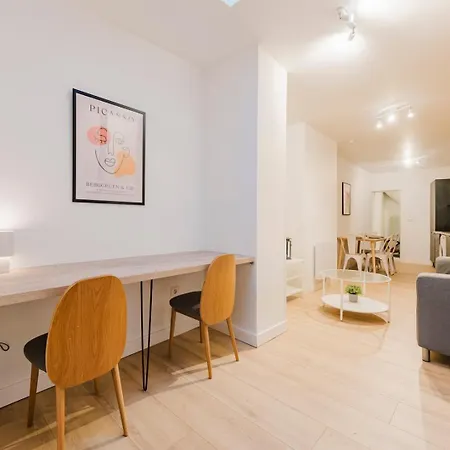 Apartmán Centre: 2bed 2bath Apartment! Lille