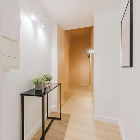 Centre: 2bed 2bath Apartment! Apartmán
