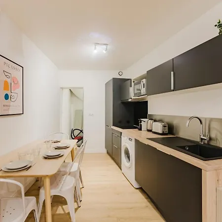 Centre: 2bed 2bath Apartment! * Lille