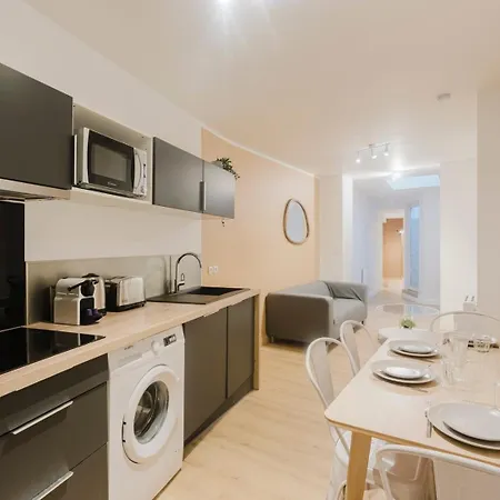 Centre: 2bed 2bath Apartment! * Lille
