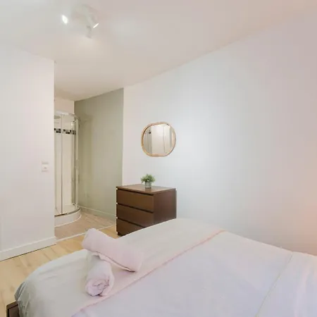Apartmán Centre: 2bed 2bath Apartment! *