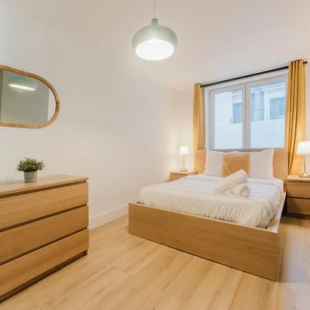 Daire Centre: 2bed 2bath Apartment!