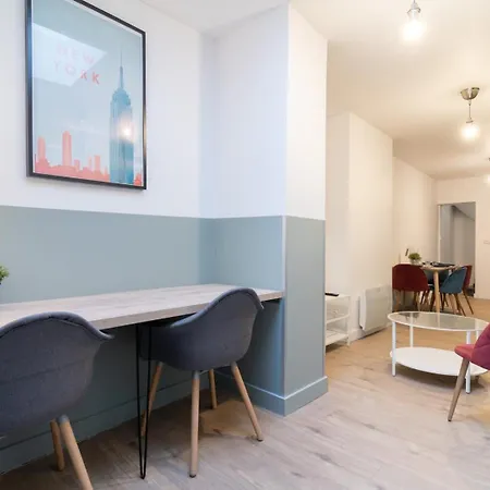 Centre: 2bed 2bath Apartment! Apartman